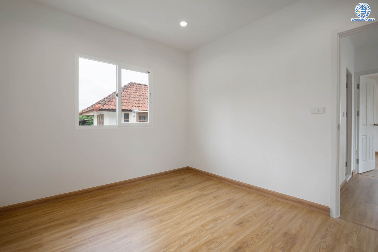 บ้านมือสองตกแต่งใหม่ ม.พฤกษาวิลเลจ11 ท่าอิฐ เนื้อที่ 52.5 ตร.ว. ฟังก์ชันพร้อม 3 ห้องนอน 2 ห้องน้ำ 1 ห้องอเนกประสงค์ จอดรถได้ 1 คัน บนทำเลศักยภาพ เข้า-ออกได้ทั้ง ถนนรัตนาธิเบศร์ และถนนราชพฤกษ์ ใกล้รถไฟฟ้าสายสีม่วง "สถานีบางรักน้อยท่าอิฐ"